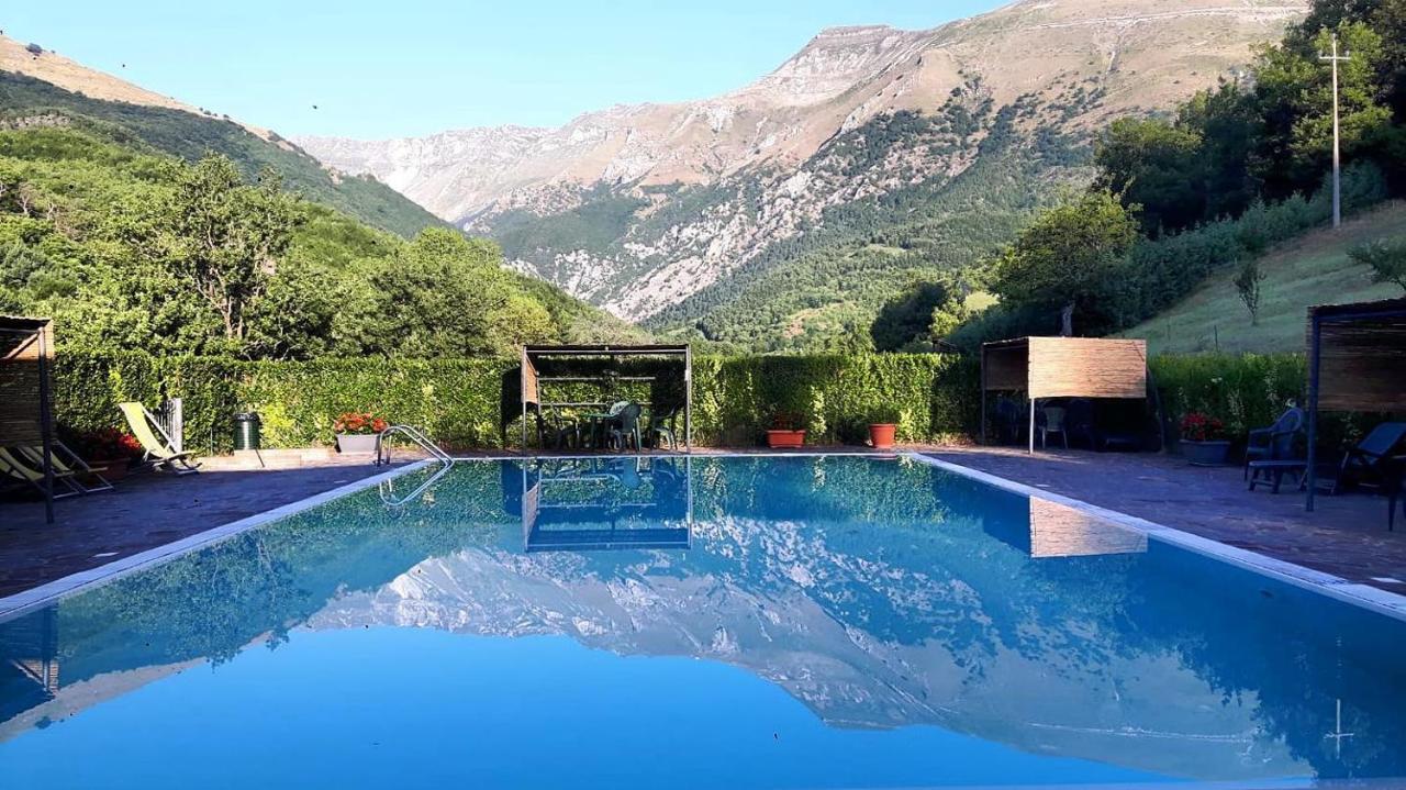La Baita Di Pilato Montemonaco Luaran gambar
