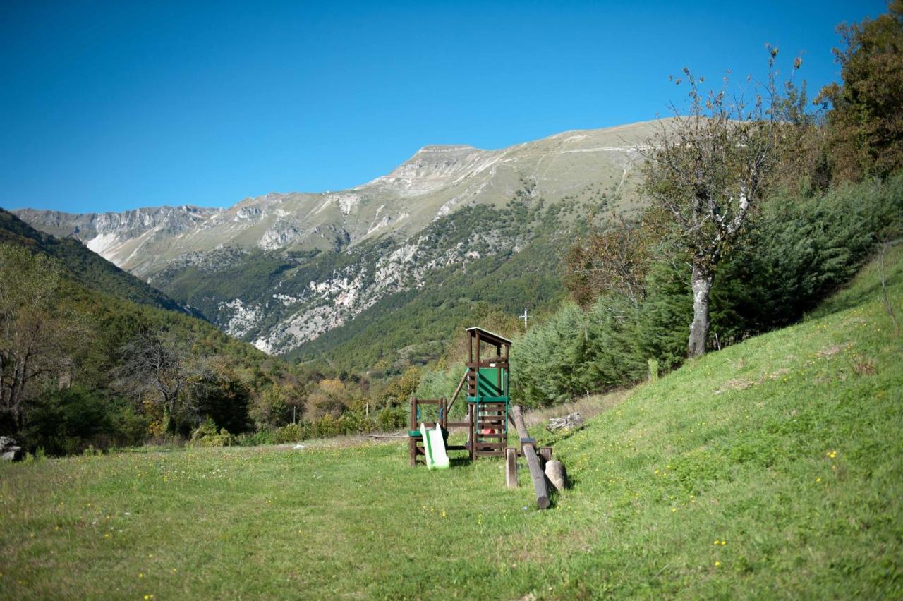 La Baita Di Pilato Montemonaco Luaran gambar