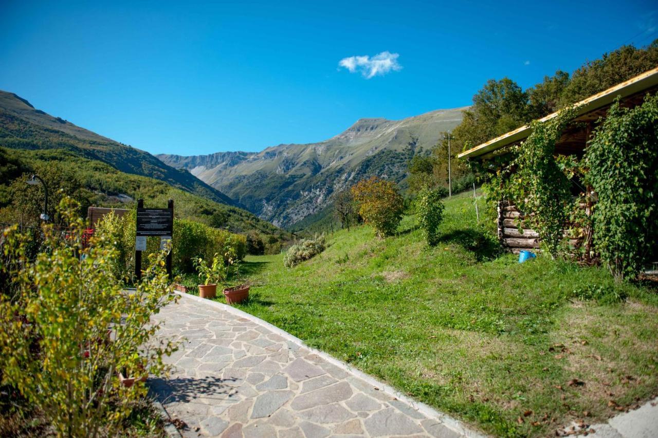 La Baita Di Pilato Montemonaco Luaran gambar